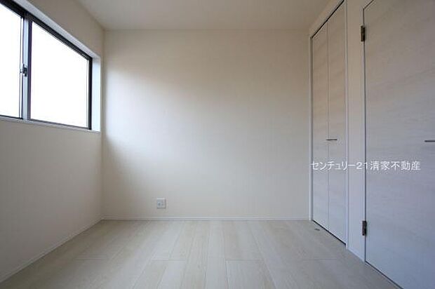 2号棟：陽光ふりそそぐ明るい室内！(2025年11月撮影)