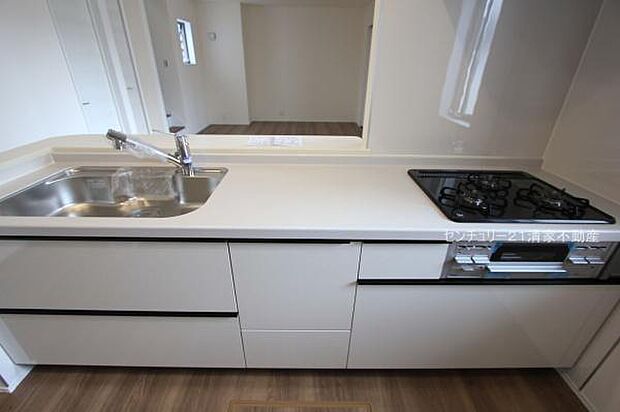 3号棟:家族との会話が弾む対面式キッチン!(2025年11月撮影)