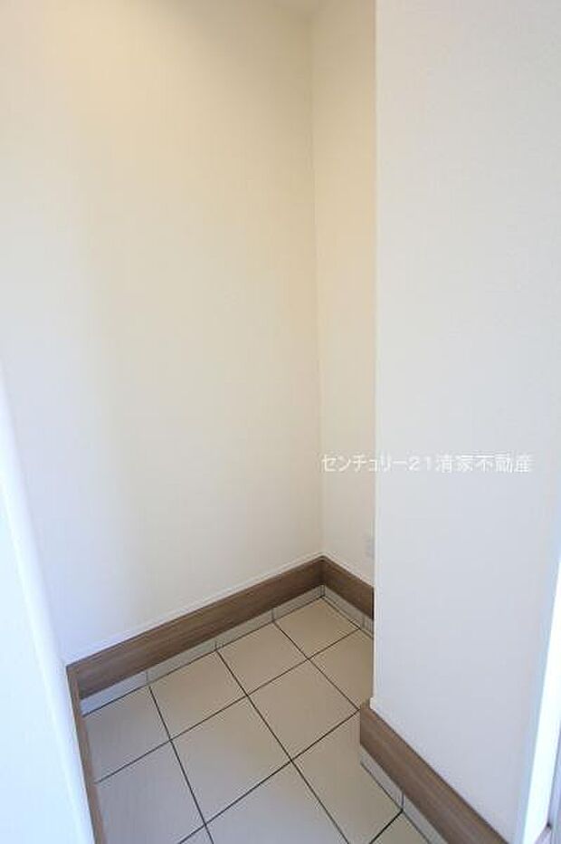 3号棟:ベビーカーも収納できる土間収納あり!(2025年11月撮影)