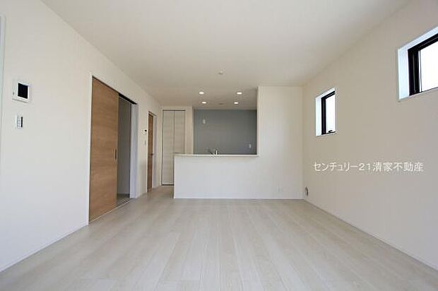 1号棟:ご家族みんながゆったり寛げるリビング(2025年11月撮影)