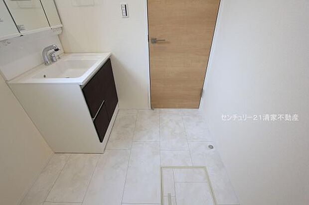 1号棟:ゆとりの洗面スペースで身支度もスムーズ!(2025年11月撮影)