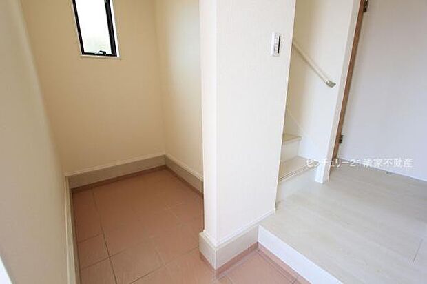 1号棟:ベビーカーも収納できる土間収納あり!(2025年11月撮影)