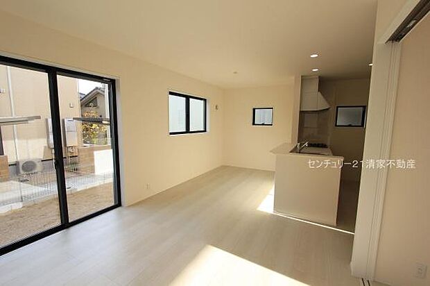 2号棟:光あふれる心地よいリビング空間(2025年11月撮影)