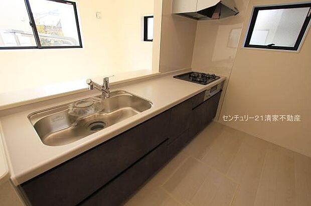 2号棟:家族との会話が弾む対面式キッチン!(2025年11月撮影)