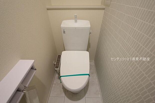 2号棟:白を基調とした、清潔感のある水廻りです。(2025年11月撮影)