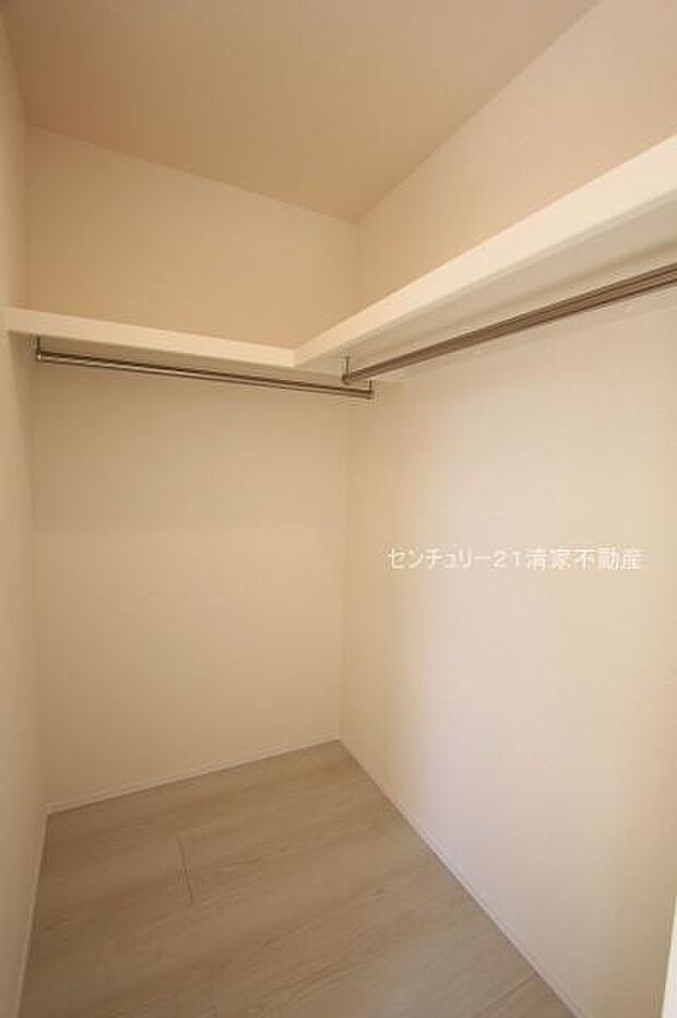 2号棟:すっきり片付くウォークインクローゼット(2025年11月撮影)