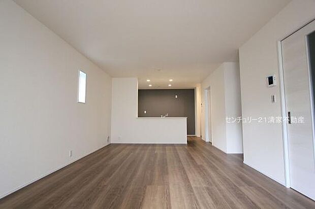 3号棟:明るい日差しが入るリビング!(2025年11月撮影)