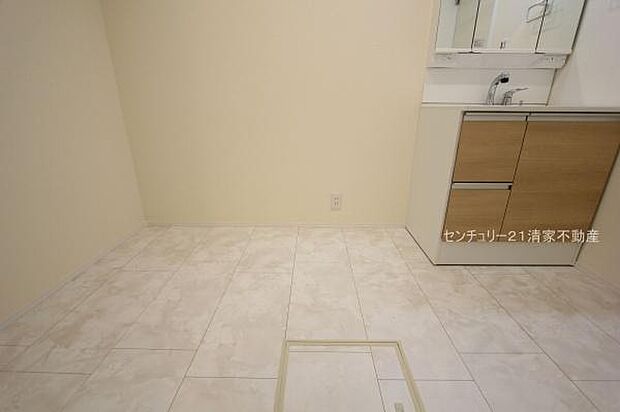 3号棟:ゆとりの洗面スペースで身支度もスムーズ!(2025年11月撮影)