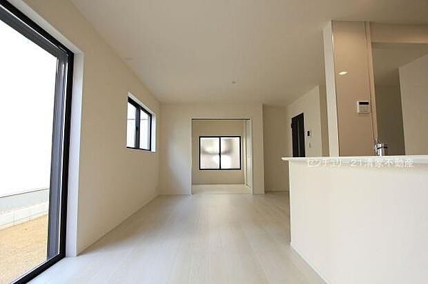 6号棟:明るい日差しが入るリビング!(2025年11月撮影)