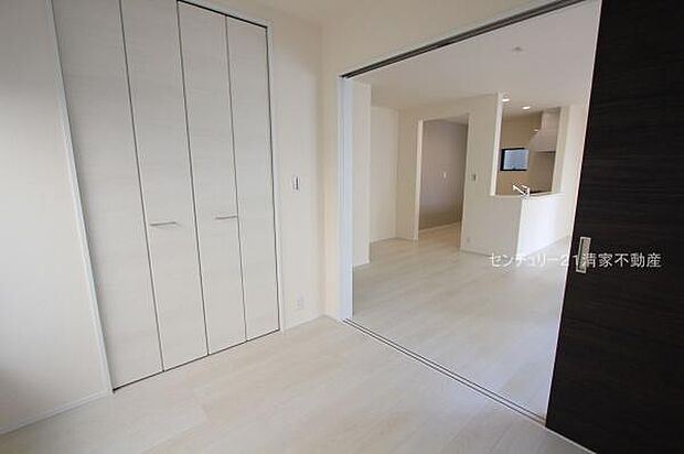 6号棟:子供部屋にも嬉しい全居室収納スペース(2025年11月撮影)