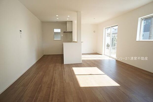 光あふれる心地よいリビング空間(2025年11月撮影)