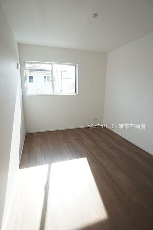 子供部屋にも嬉しい全居室収納スペース(2025年11月撮影)