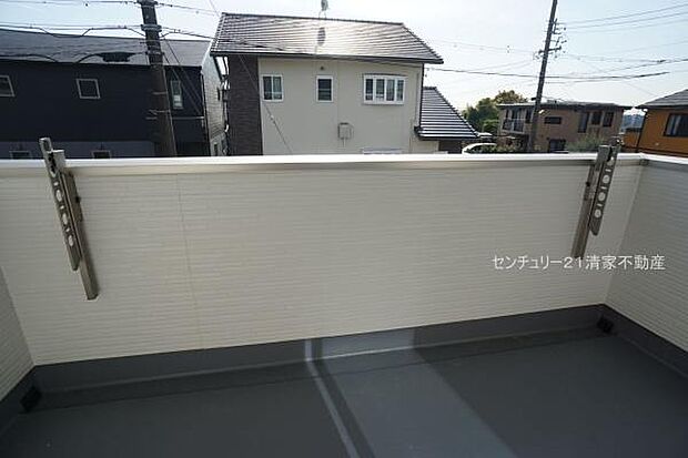 陽当たり良好な南向きバルコニー!(2025年11月撮影)