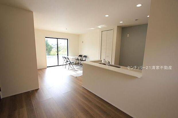 1号棟:家族が自然と集まるゆとりのリビング(2025年11月撮影)