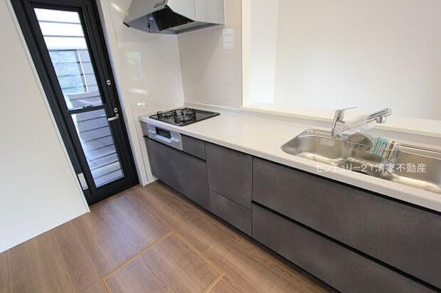 1号棟:ゴミ捨てラクラク、勝手口のあるキッチン!(2025年11月撮影)