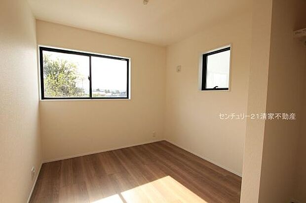 1号棟:2面採光で明るい室内!(2025年11月撮影)