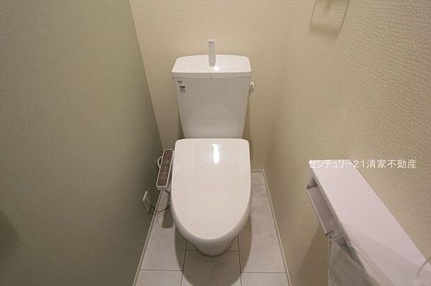 1号棟:白を基調とした、清潔感のある水廻りです。(2025年11月撮影)