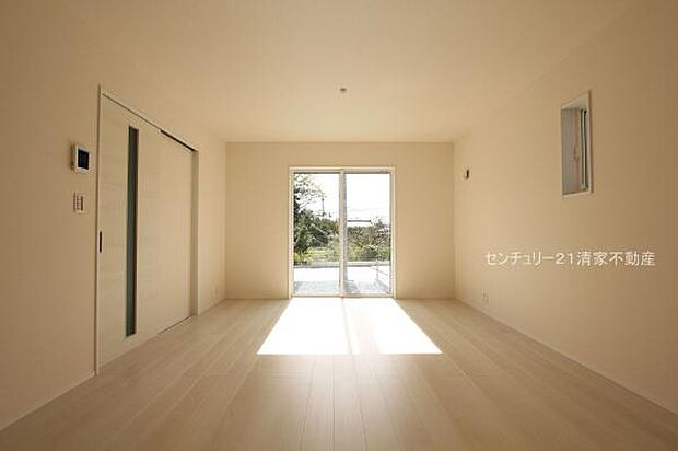 2号棟:光あふれる心地よいリビング空間(2025年11月撮影)