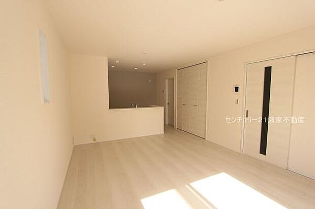 2号棟:ご家族みんながゆったり寛げるリビング(2025年11月撮影)