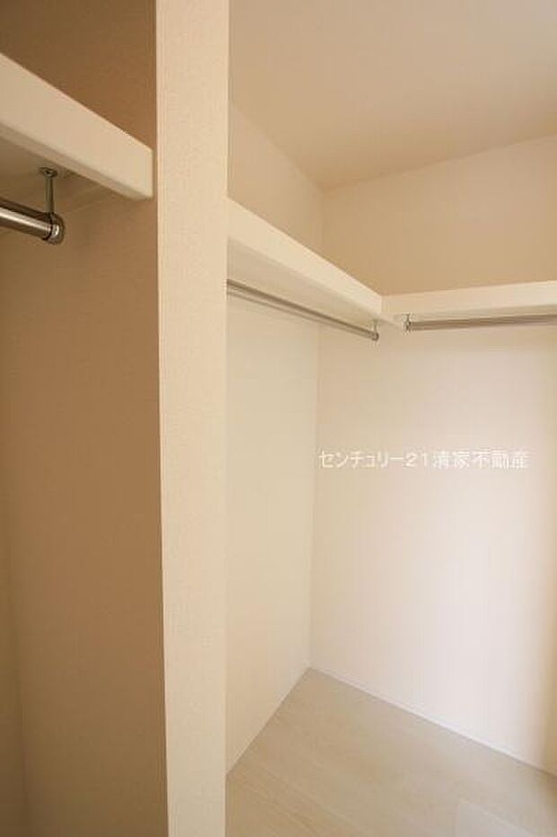 2号棟:たっぷり収納のウォークインクローゼット!(2025年11月撮影)
