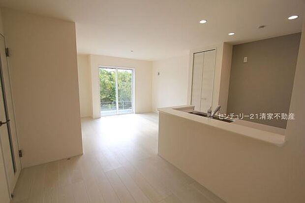 3号棟:ご家族みんながゆったり寛げるリビング(2025年11月撮影)