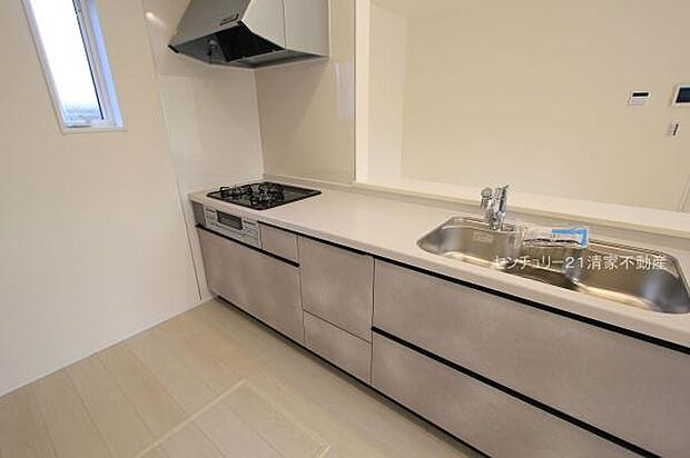 3号棟:家族との会話が弾む対面式キッチン!(2025年11月撮影)