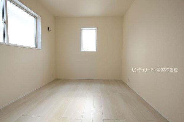 3号棟:2面採光で明るい室内!(2025年11月撮影)