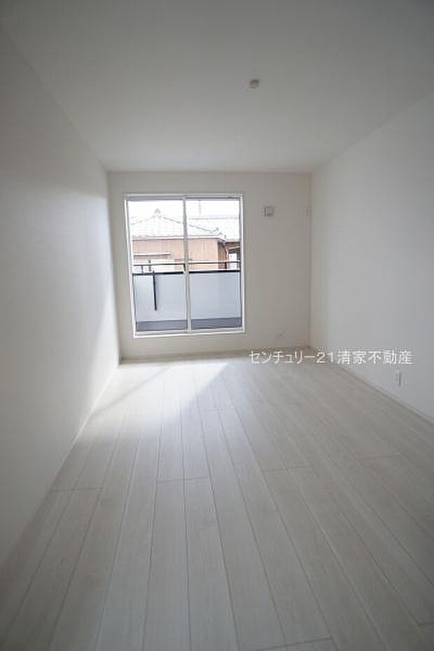 3号棟：バルコニーに面した明るい洋室！(2026年01月撮影)