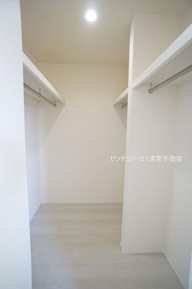 たっぷり収納のウォークインクローゼット！(2026年01月撮影)