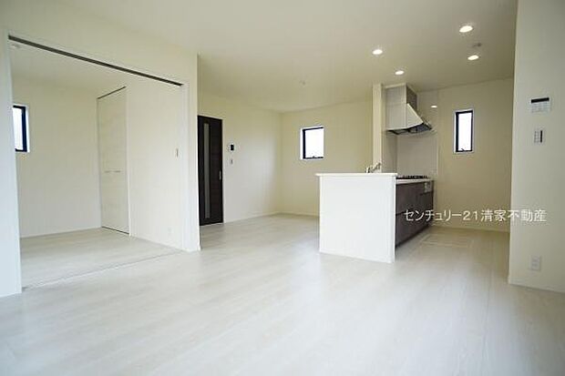 明るい日差しが入るリビング!(2025年11月撮影)