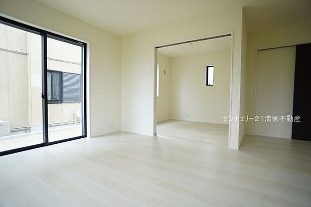 明るい日差しが入るリビング!(2025年11月撮影)