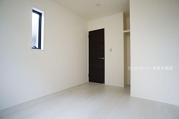 子供部屋にも嬉しい全居室収納スペース(2025年11月撮影)