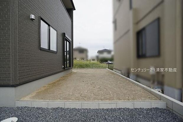 お子様も嬉しいお庭付き!(2025年11月撮影)