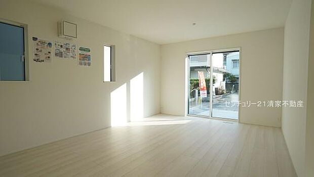 家族が自然と集まるゆとりのリビング(2025年11月撮影)