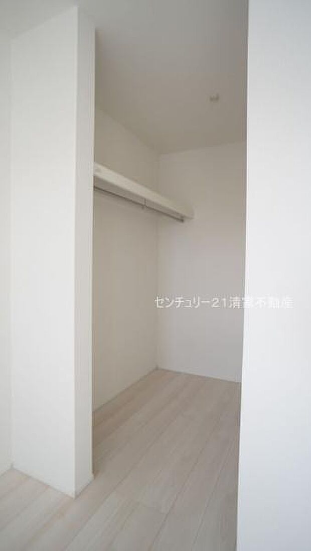 収納力のあるウォークインクローゼット!(2025年11月撮影)