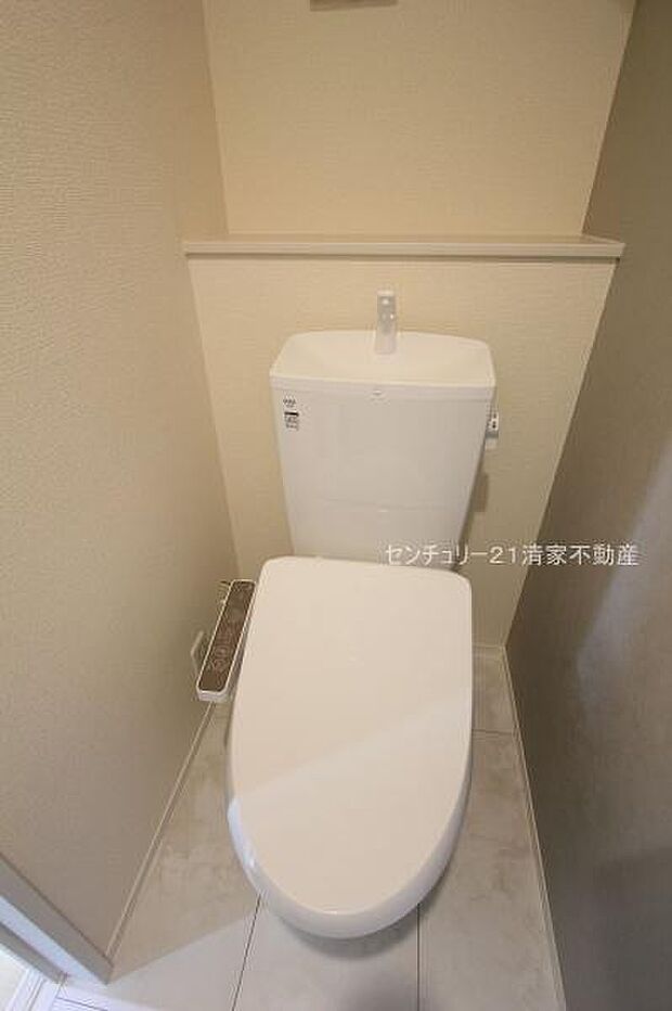 2号棟：白を基調とした、清潔感のある水廻りです。(2025年12月撮影)