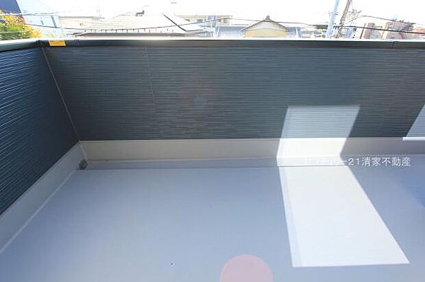 3号棟：広々バルコニーでお洗濯ラクラク(2025年12月撮影)