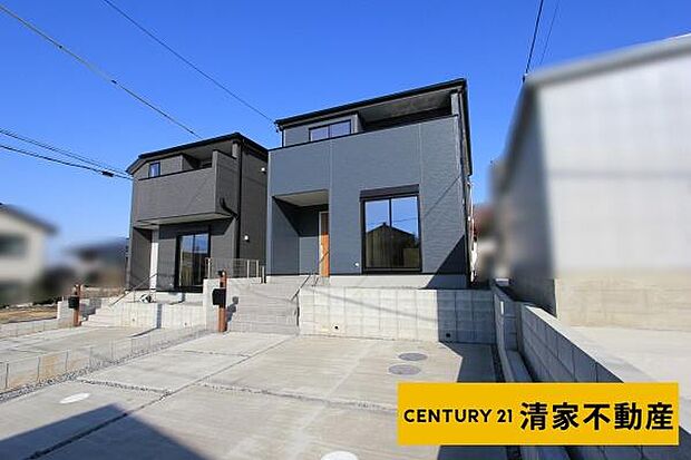 3号棟：駐車スペース並列2台分あり!(2025年12月撮影)