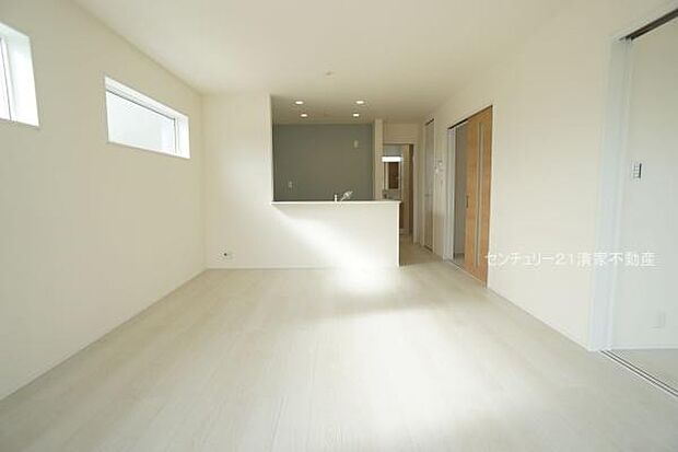 1号棟:ご家族みんながゆったり寛げるリビング(2025年11月撮影)