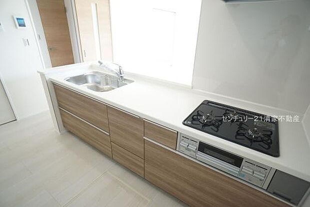 1号棟:家族との会話が弾む対面式キッチン!(2025年11月撮影)