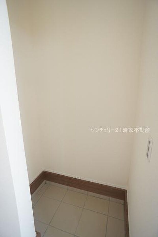 5号棟:ベビーカーもすっきり収まる土間収納付き(2025年11月撮影)