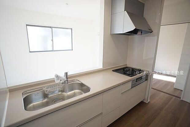 5号棟:家族との会話が弾む対面式キッチン!(2025年11月撮影)