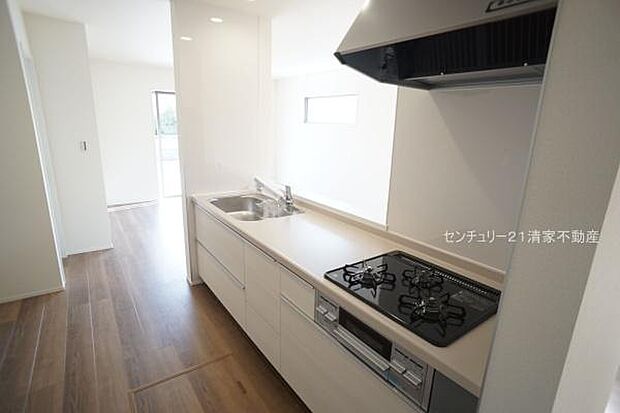 5号棟:家族との会話が弾む対面式キッチン!(2025年11月撮影)