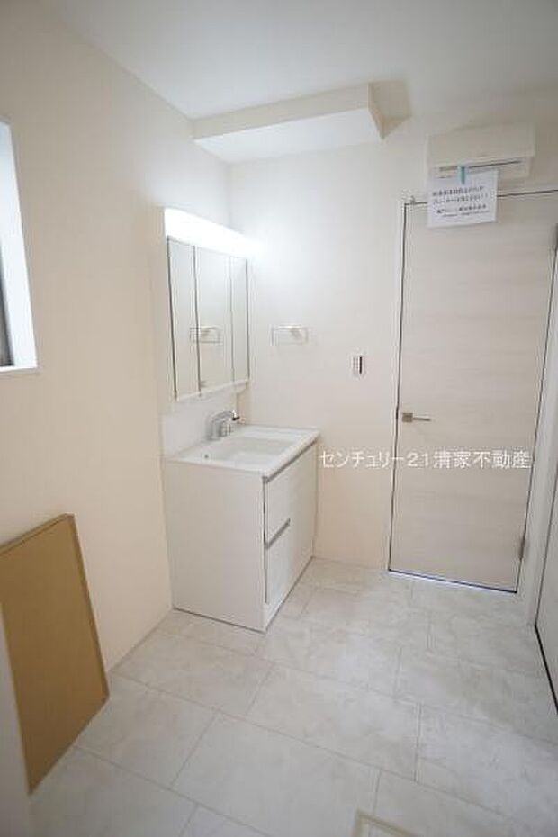 5号棟:ゆとりの洗面スペースで身支度もスムーズ!(2025年11月撮影)