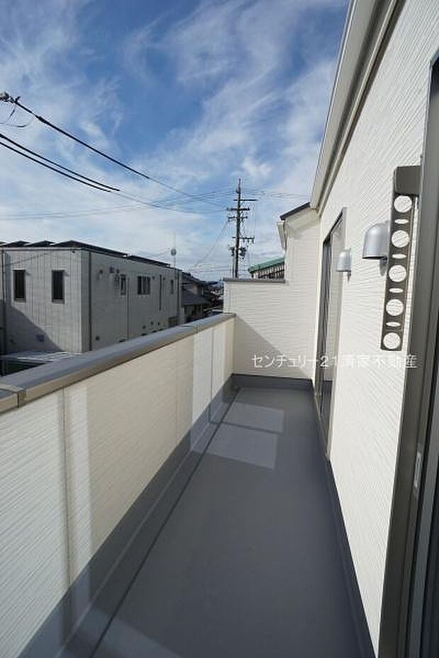 5号棟:広々バルコニーでお洗濯ラクラク(2025年11月撮影)