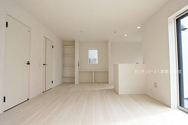 1号棟：明るい日差しが入るリビング！(2025年12月撮影)