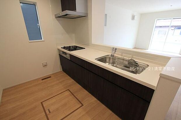 2号棟：家族との会話が弾む対面式キッチン！(2025年12月撮影)