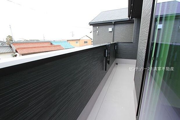 4号棟：広々バルコニーでお洗濯ラクラク(2025年12月撮影)