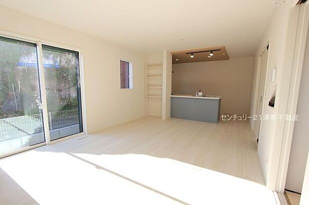 2号棟：明るい日差しが入るリビング！(2026年01月撮影)