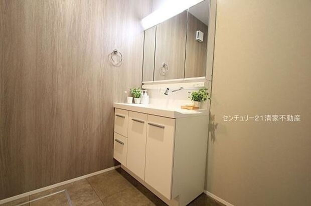 3号棟：ワイドな鏡を備えた洗面化粧台(2026年01月撮影)